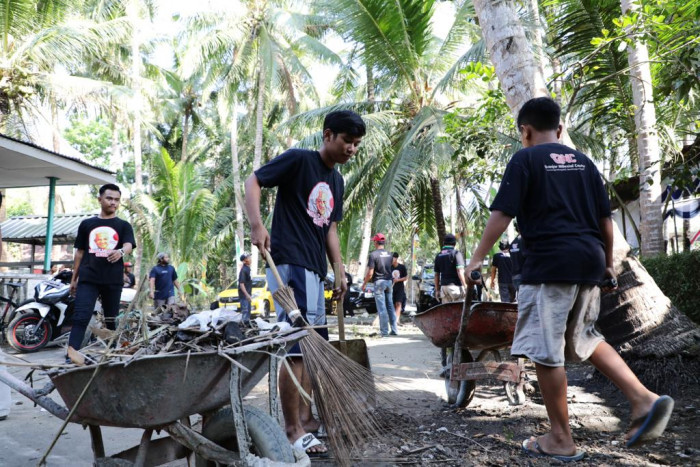 GMC DIY Gandeng Karang Taruna Kalidengen Gelar Kerja Bakti Bersih Desa 