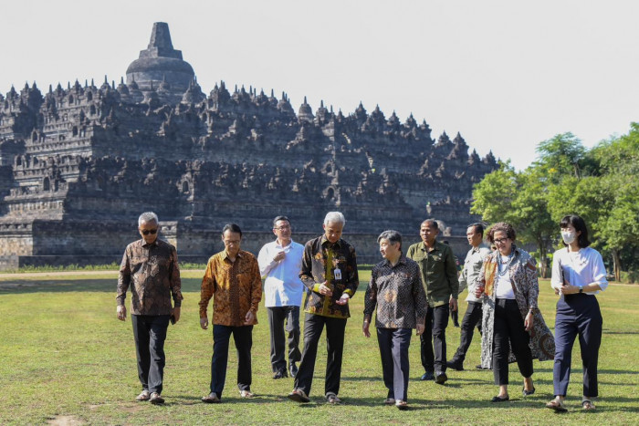 Ganjar Jajaki Peluang Kerjasama Saat Dampingi Kaisar Jepang di Borobudur