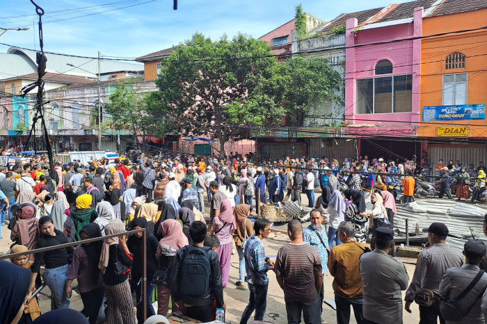 Ratusan Pedagang Kaki Lima di Pasar 16 Ilir Unjuk Rasa