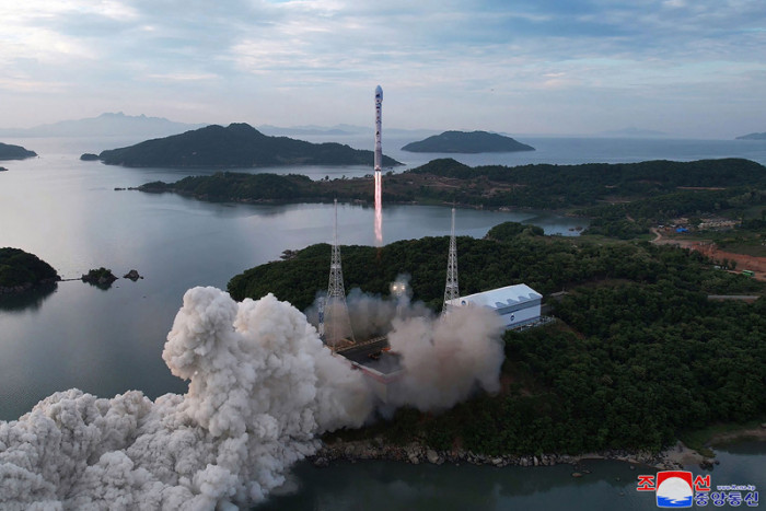 Partai Penguasa Korea Utara Kutuk Kegagalan Peluncuran Satelit Mata-Mata