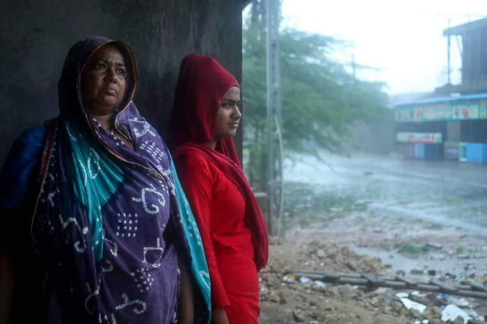 Siklon Biparjoy Hantam India dan Pakistan, 2 Tewas dan 180 Ribu Orang Dievakuasi  