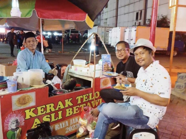 Pedagang Kerak Telor Ini Raup Rp3 Juta per Hari di Jakarta Fair