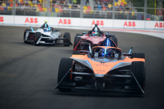 Maximilian Gunther Dominasi Balapan Formula E Jakarta