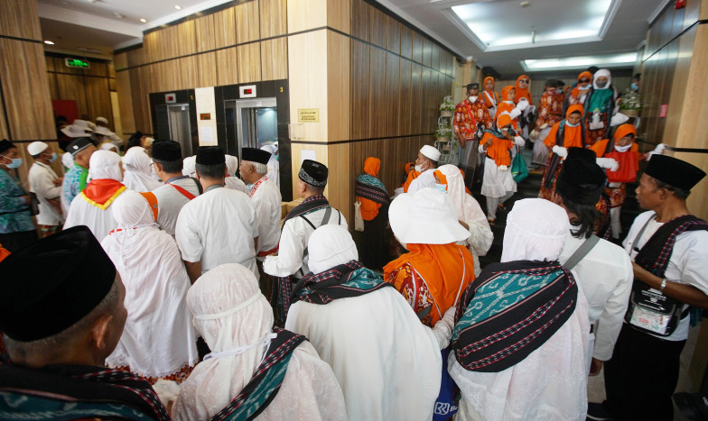 Jemaah Haji Mengeluh Antrean Lift di Hotel Madinah Sampai 2 Jam