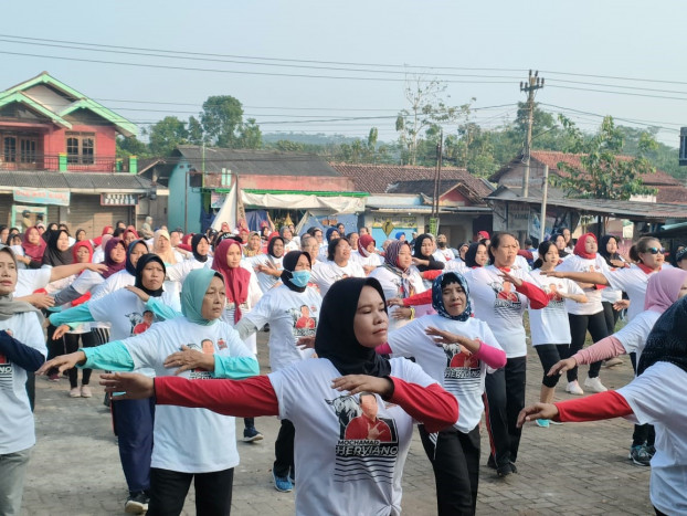 Relawan Bacaleg DPR Herviano Gelar Senam Sehat di Kabupaten Semarang