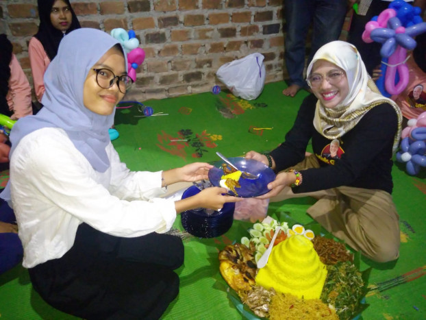 Sukarelawan Ini Ajak Warga Lampung Membuat Bucket Balon dan Nasi Tumpeng 