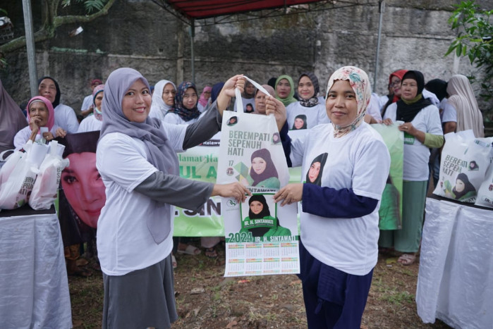 Relawan Bacaleg DPR dari PPP Bagikan Daging Kurban di Jagakarsa