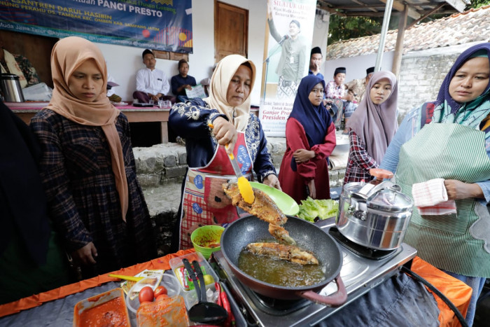 Kiyai Muda Jawa Timur Bantu Santri Buka Usaha Kuliner Lewat Pelatihan Memasak Presto Ayam
