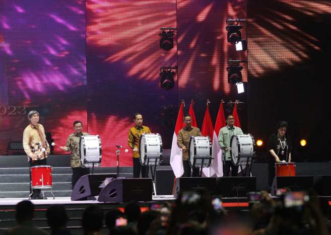 Dimeriahkan Kembang Api, Presiden Jokowi Resmi Membuka Jakarta Fair 2023