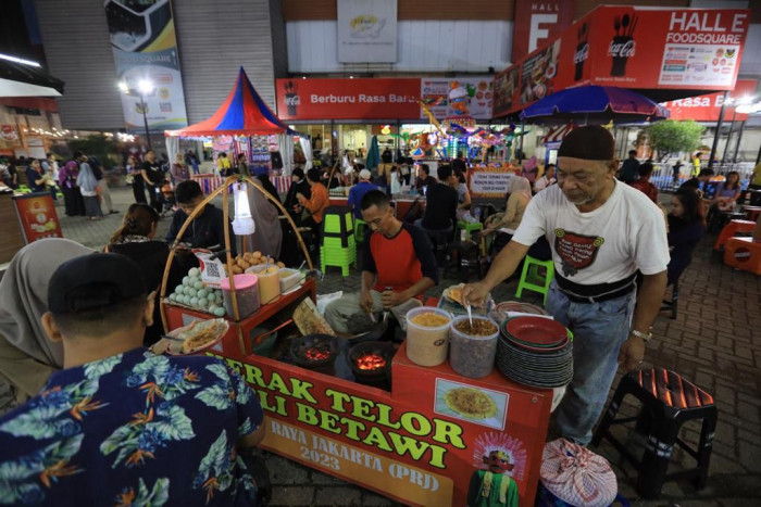Berkah Melimpah Pedagang Kerak Telor di Jakarta Fair 2023