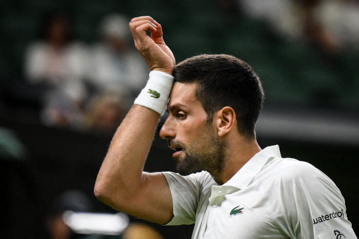 Djokovic Terpaksa Tunda Kemenangan karena Jam Malam Wimbledon