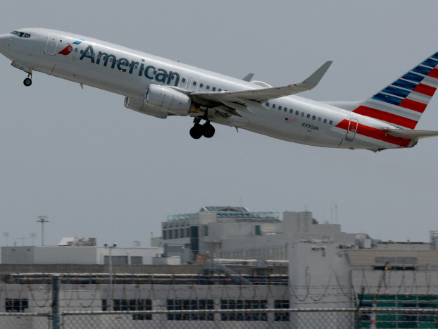 Pendapatan American Airlines Melesat tapi Prospek belum Jelas