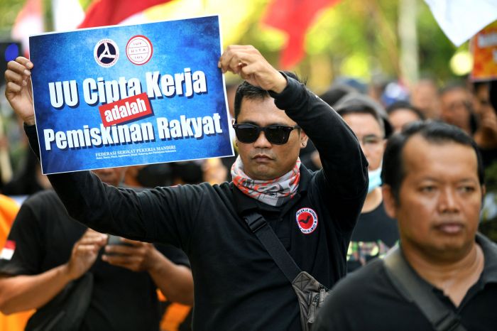 Menghadapi Oligarki agar Indonesia tidak Dikuasai Segelintir Orang
