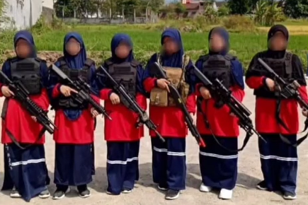 Viral Foto Siswi Angkat Senjata Laras Panjang, Ponpes Al-Jahra Bicara