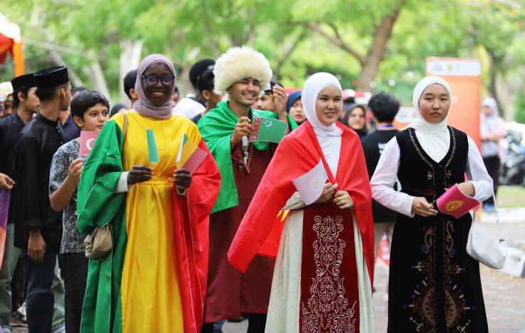Pawai Pakaian Tradisional, Mahasiswa Asing di Universitas Syiah Kuala Ramaikan Festival Kuliner