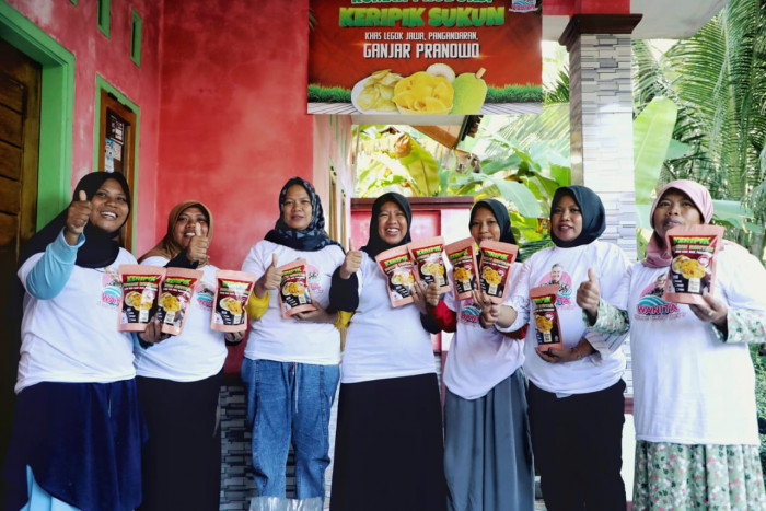 Bantu Wanita Berdaya, Sukarelawan Ini Bangun Rumah Produksi Camilan di Pangandaran