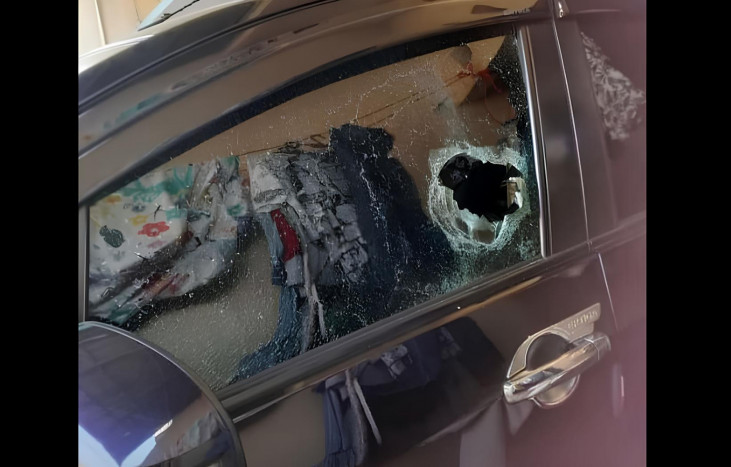 Mobil Dilempar Batu oleh OTK di Depok, Ibu dan Bayi Terluka