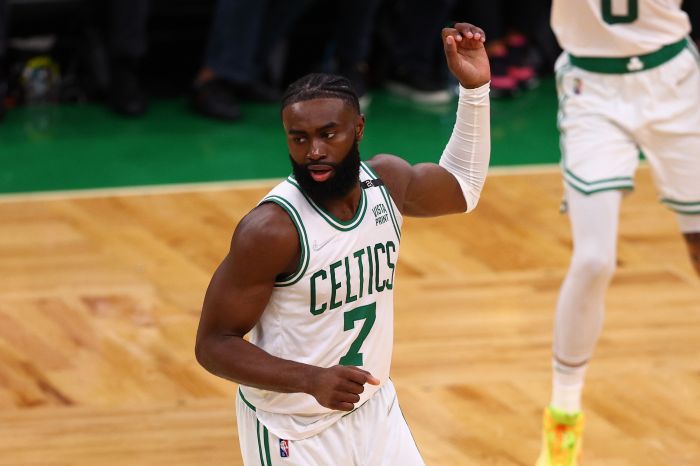 Celtics Perpanjang Kontrak Brown