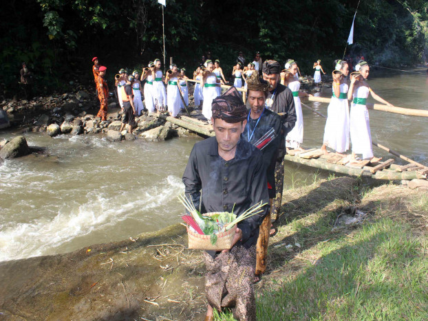 Merawat Sungai Brantas, Melestarikan Tradisi  