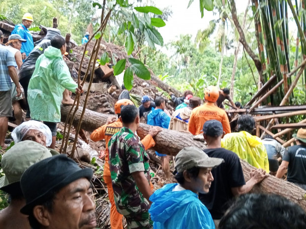 Tanah Longsor Timbun Rumah Warga di Karangasem Bali, 1 Meninggal