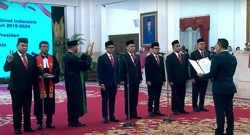 Presiden Joko Widodo Lantik Menkominfo di Istana Negara