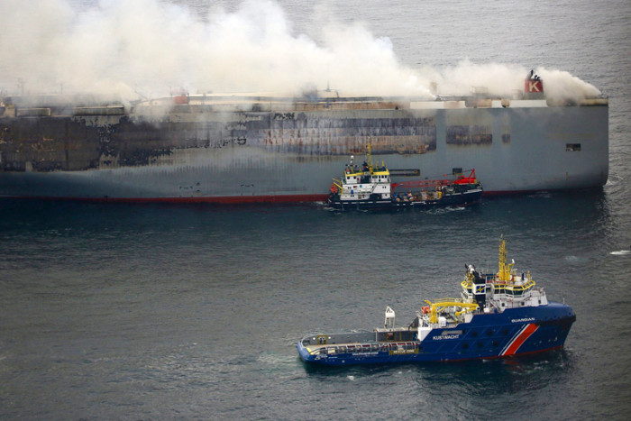 Angin Kencang Memperlambat Penyelamatan Kapal Terbakar di Lepas Pantai Belanda