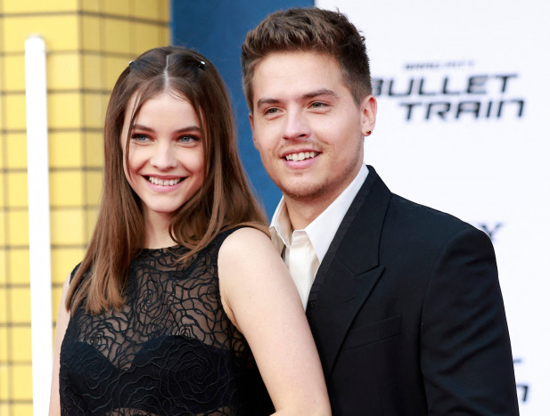 Lima Tahun Pacaran, Dylan Sprouse Akhirnya Nikahi Model Barbara Palvin