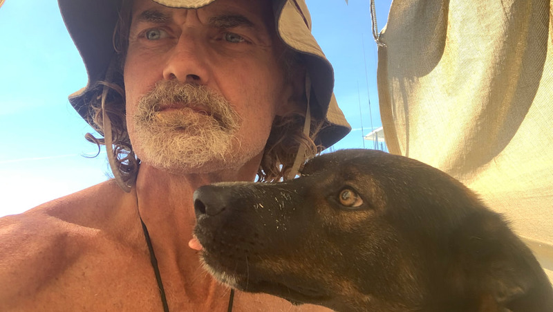 Terapung 2 Bulan di Laut, Seorang Pria dan Anjingnya Berhasil Diselamatkan