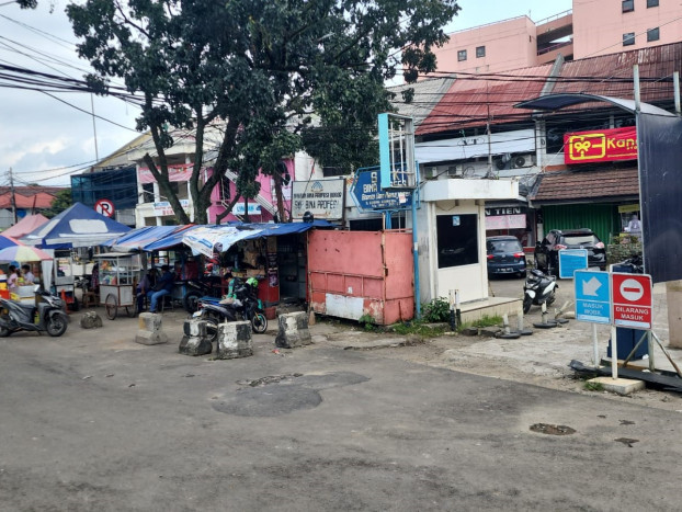 Keberadaan PKL di Warung Jambu Bogor Resahkan Warga