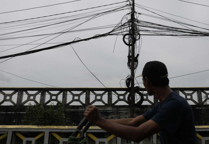 DPRD DKI Minta Dinas Bina Marga Lakukan Pengawasan Ekstra atas Kabel Optik Menjuntai