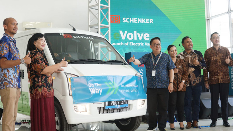 Turut Tekan Emisi Karbon, DB Schenker Kenalkan Armada Mobil Van Listrik 