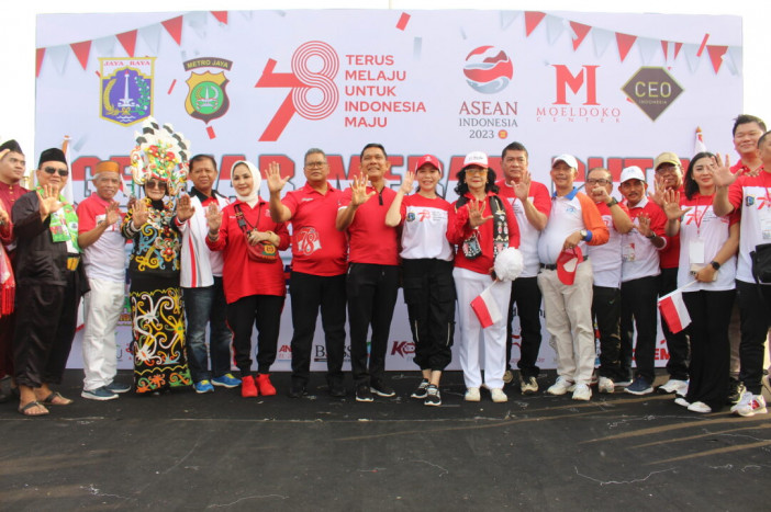 Sambut HUT RI, Pemprov DKI Jakarta Bagikan 30.000 Bendera Merah Putih