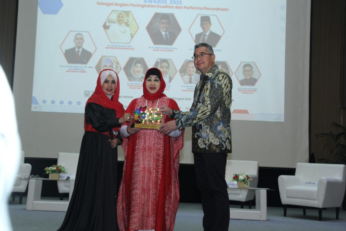 Universitas Esa Unggul dan Wise Leader Gelar Penghargaan untuk Perusahaan dan Individu dalam Program The Great Indonesian CSR Award 2023 