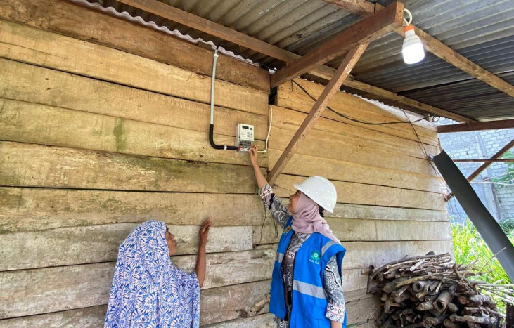 Atasi Segala Hambatan, Srikandi PLN Salurkan Listrik ke Daerah 3T di Sulawesi