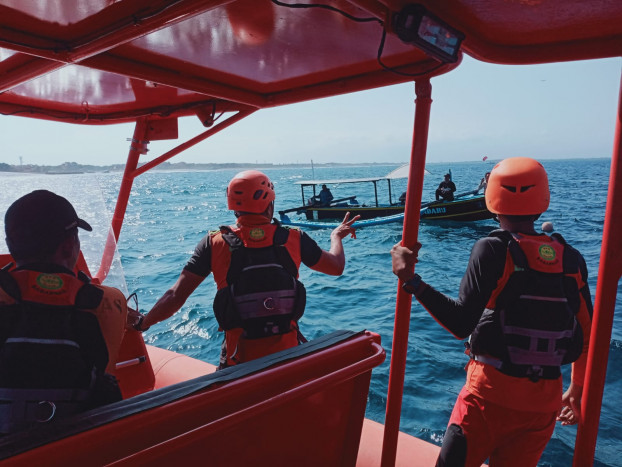 Tim SAR Cari 2 ABK yang Ceburkan Diri di Perairan Tanjung Benoa Bali