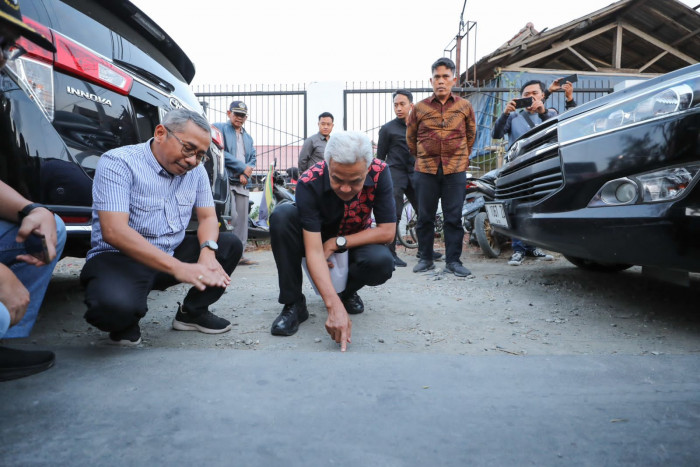 Masa Jabatan Akan Habis, Ganjar Cek Progres Perbaikan Jalan di Brebes