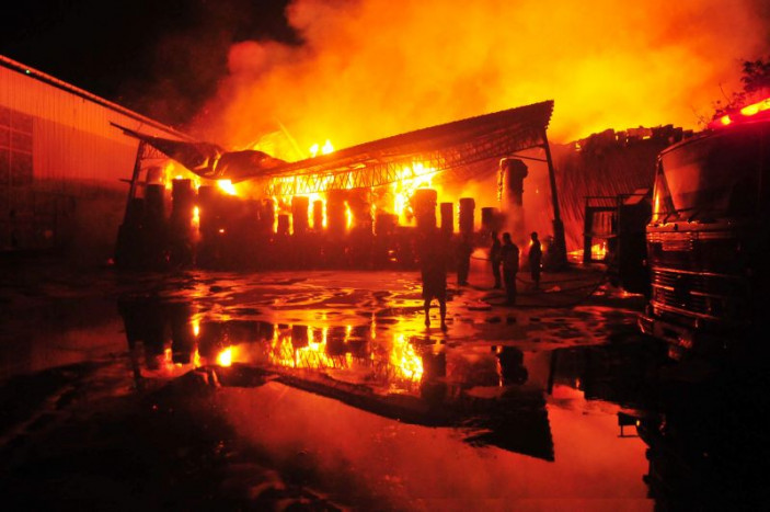 Gudang Ekspedisi di Kalideres Terbakar, Enam Orang Terluka
