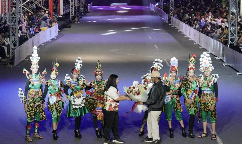 Bangga Karya Indonesia, SoKlin Dukung Gelaran Jember Fashion Carnaval 2023
