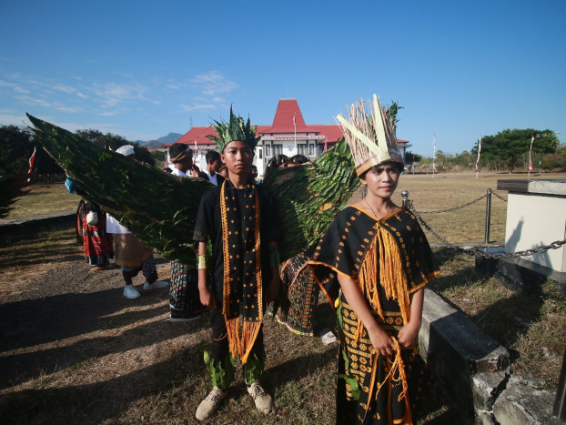 Pesan Cinta Lingkungan dalam Parade Budaya SMAN 1 Aesesa