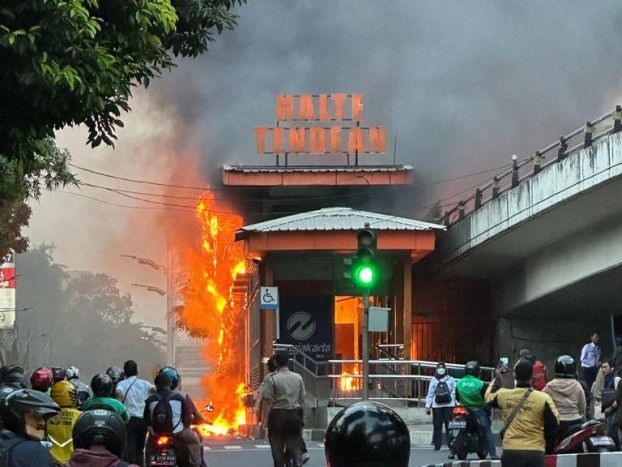 Kebakaran Halte Transjakarta Tendean Diduga karena Korsleting Listrik