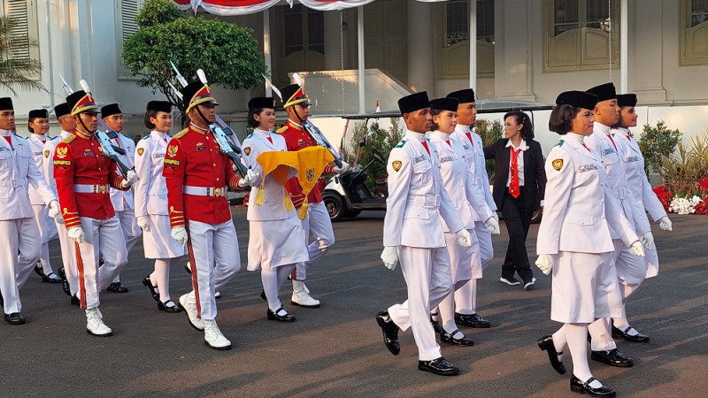 Tim Indonesia Jaya Bertugas pada Upacara Penurunan Bendera Sang Merah Putih