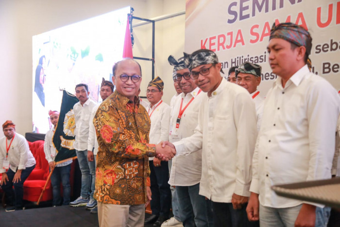Anwar Sanusi Lantik Pengurus Kagama Sulawesi Tenggara, Kendari, Buton