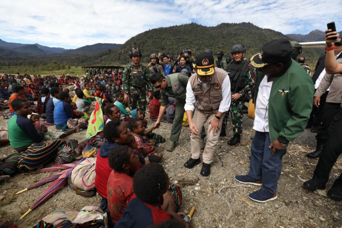  Menko PMK Terjun Langsung ke Lokasi Bencana Kekeringan di Kabupaten Puncak, Papua Tengah