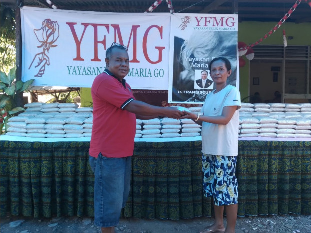 Berbagi di Bulan Kemerdekaan, YFMG Sebar Ratusan Sembako ke Warga Kupang