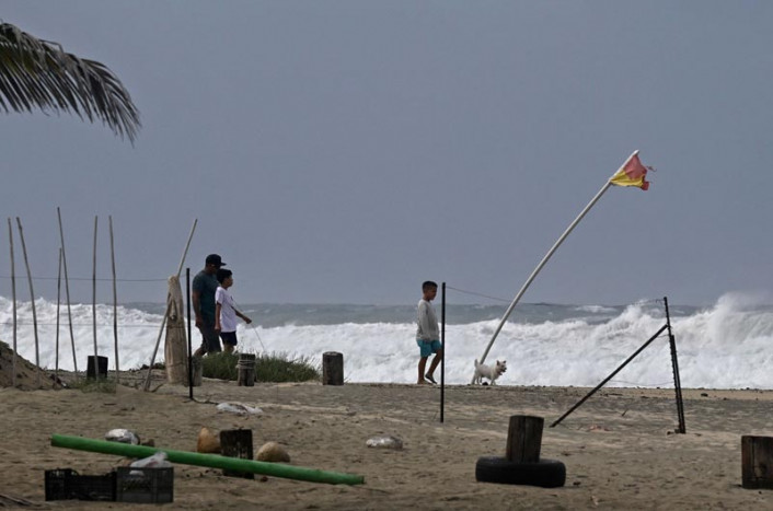 Badai Hilary Melanda Meksiko dan California dengan Hujan Lebat