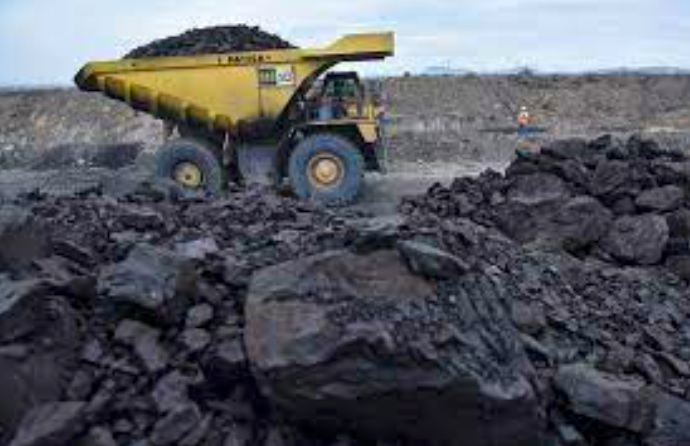 Ekspor Batu Bara dan Sawit Turun pada Juli 2023, Besi Baja Kinclong