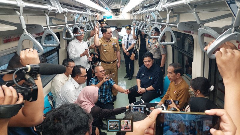Jokowi Ingatkan Agar tidak Tergesa-gesa Operasionalkan LRT Jabodebek