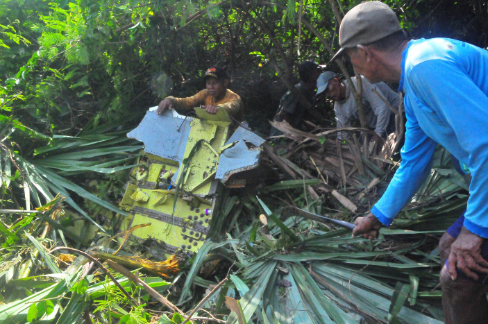 Pesawat Bawa Delapan Penumpang Jatuh di Jalan Malaysia, 10 Tewas