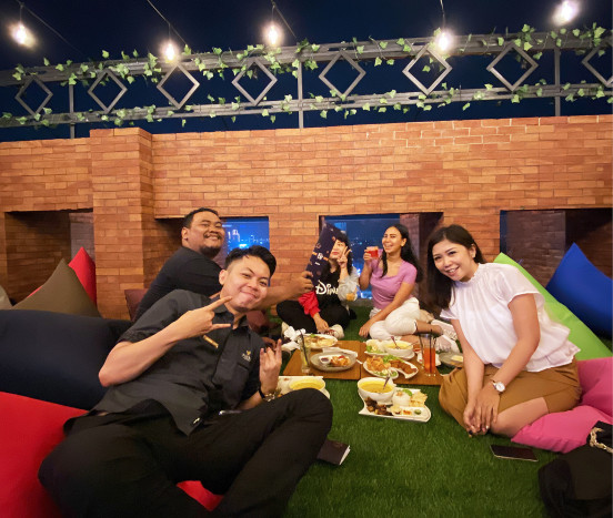 Fieris Hotel Luncurkan Lv9 Skylounge untuk Bersantai Sambil Nikmati Kuliner di Rooftop