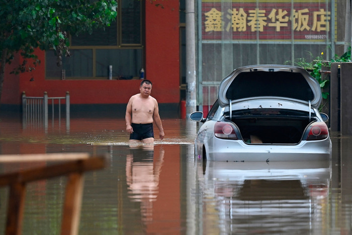 Tiongkok Dilanda Badai Terburuk Sejak 140 Tahun Terakhir